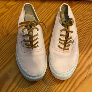 Pink sneaker with leather laces